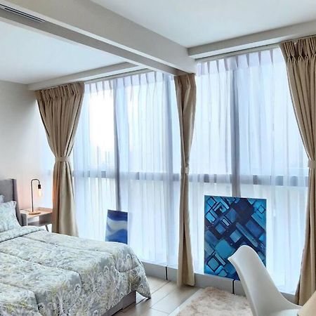 Cosy Executive 1 Bedroom Uptown Parksuites Ultra Fast Internet Manila Eksteriør bilde