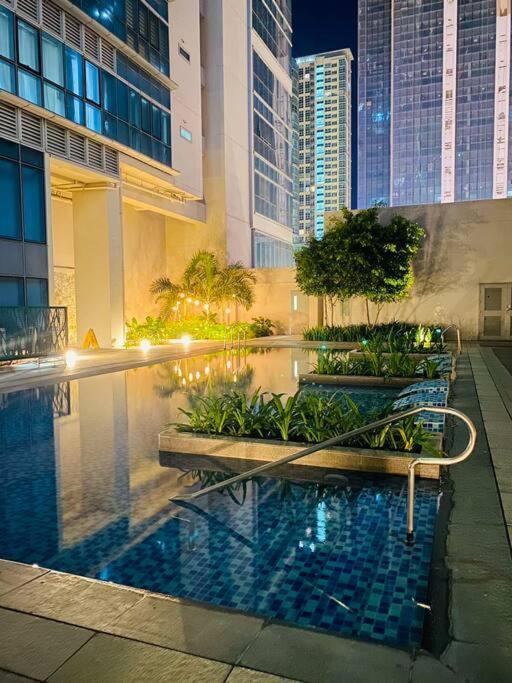Cosy Executive 1 Bedroom Uptown Parksuites Ultra Fast Internet Manila Eksteriør bilde