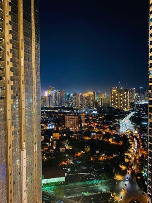 Cosy Executive 1 Bedroom Uptown Parksuites Ultra Fast Internet Manila Eksteriør bilde